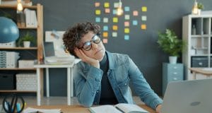 ZAŠTO SMO SVI POSTALI HRONIČNO UMORNI?